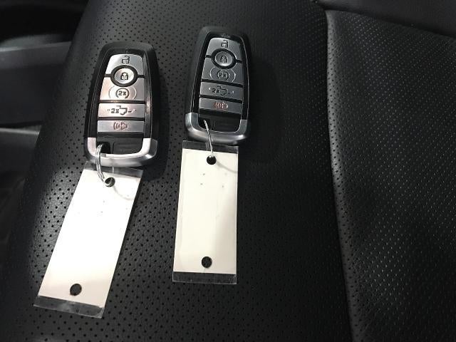 2022 Ford F-150 LARIAT 4WD SuperCrew 5.5' Box