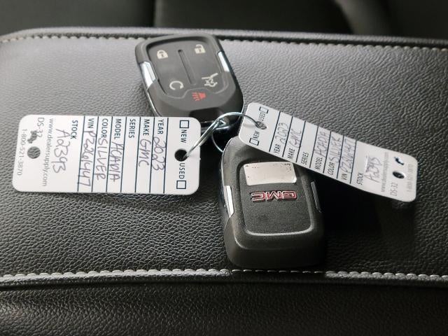 2023 GMC Acadia AWD 4dr SLT