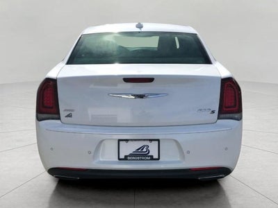 2016 Chrysler 300 4dr Sdn 300S AWD