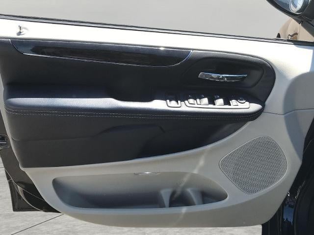 2016 Chrysler Town & Country 4dr Wgn LX