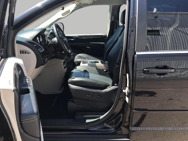 2016 Chrysler Town & Country 4dr Wgn LX