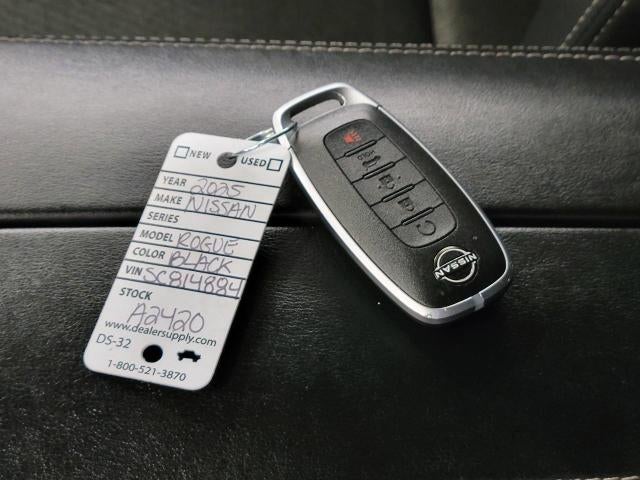 2025 Nissan Rogue AWD SV