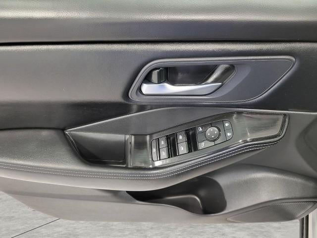 2025 Nissan Rogue AWD SV